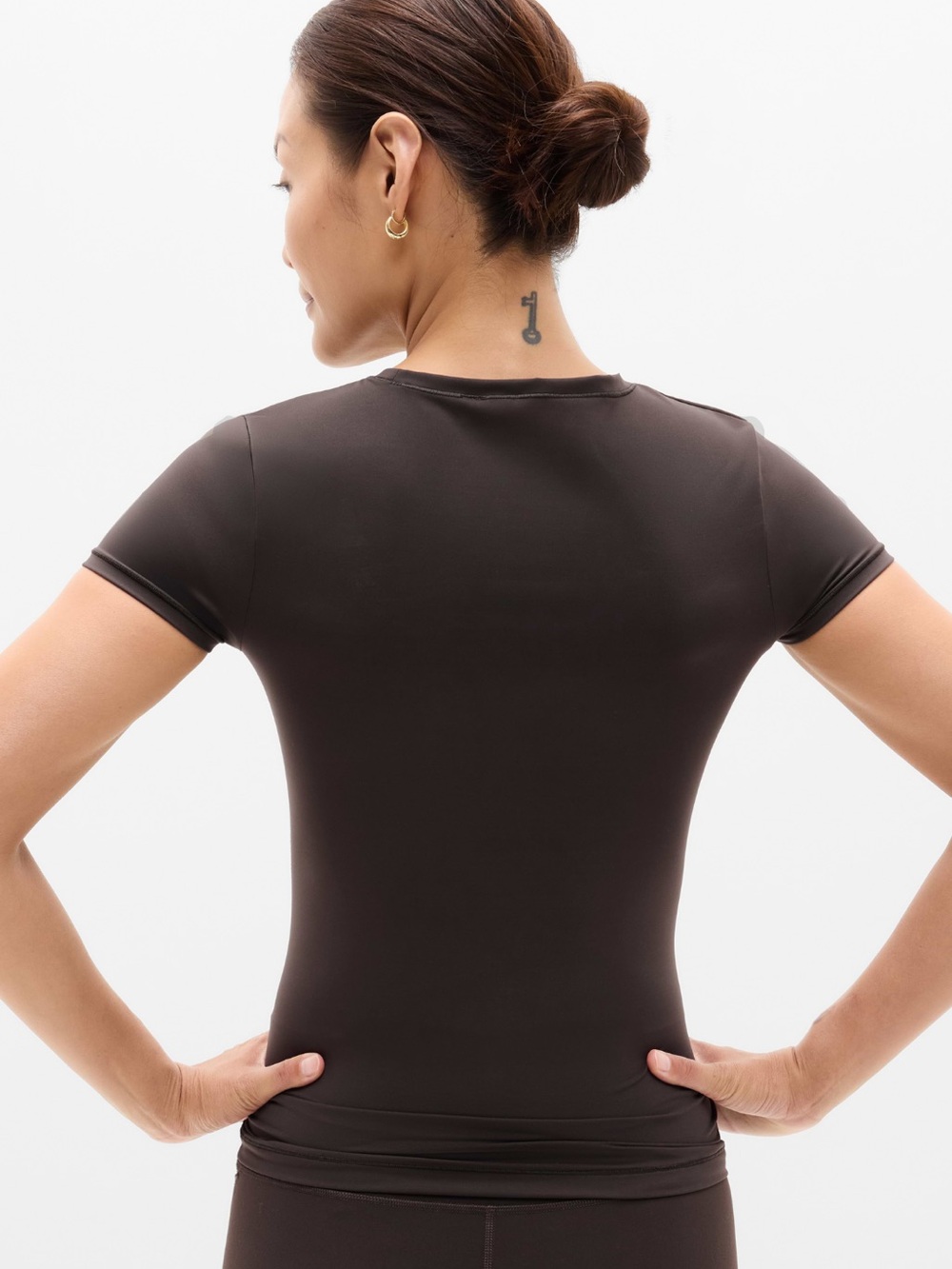 NEW Athleta BodyMove Crewneck Tee in Truffle - Picture 2 of 9